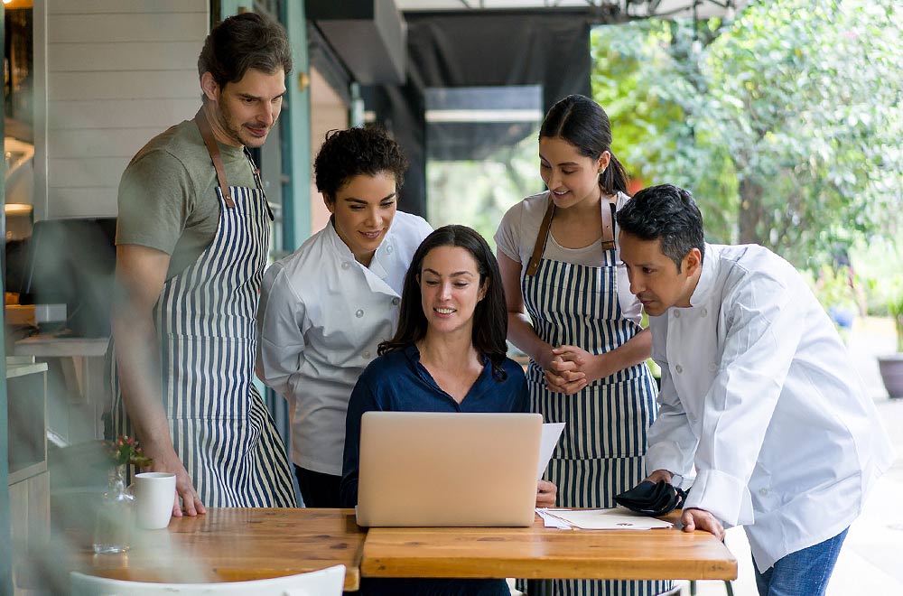 8 Tips For Improving Teamwork In The Restaurant Workplace LaptrinhX 