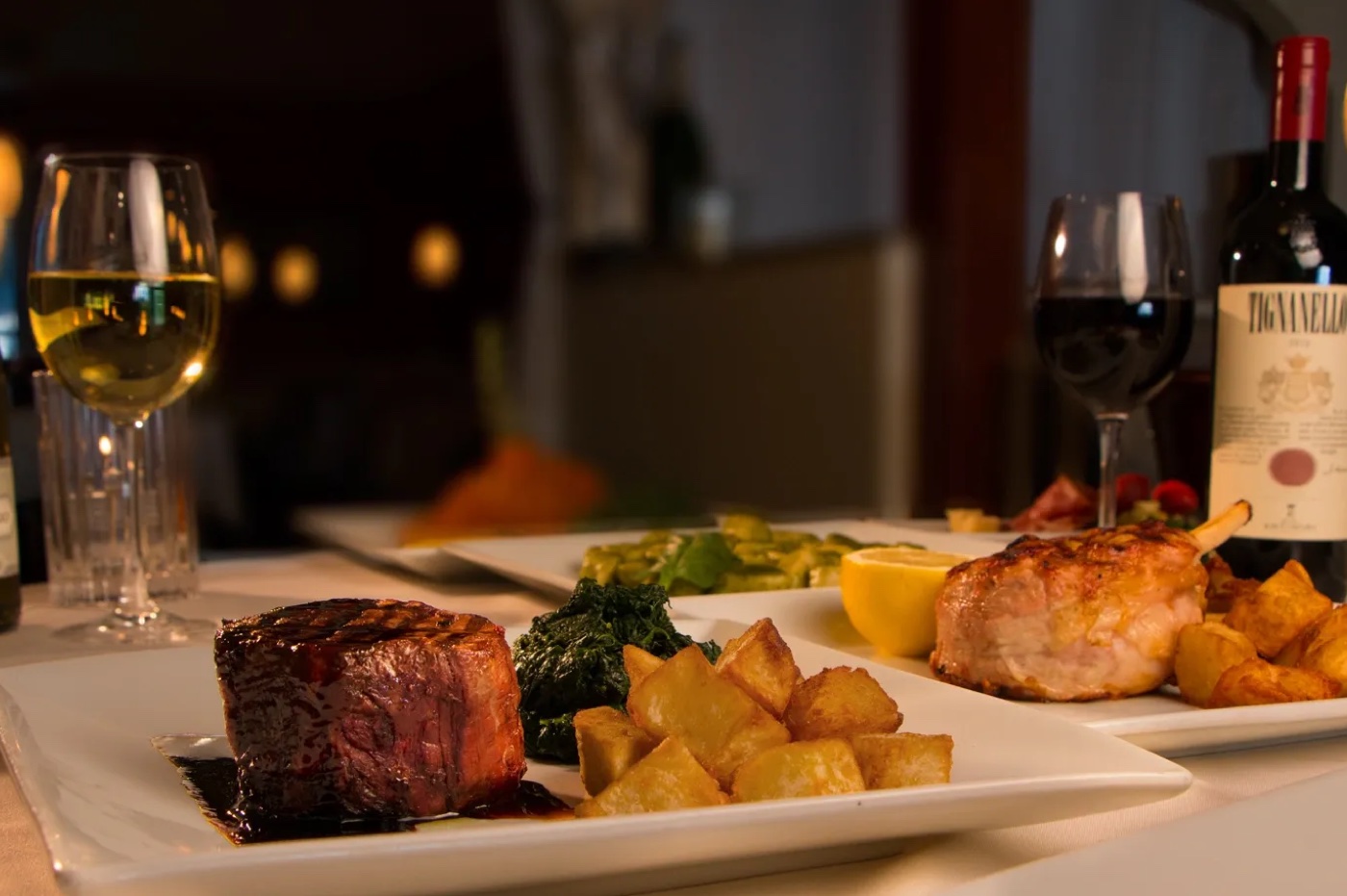 Infographic Ristorante Mamma Gina background, fancy steak dinner with a red wine